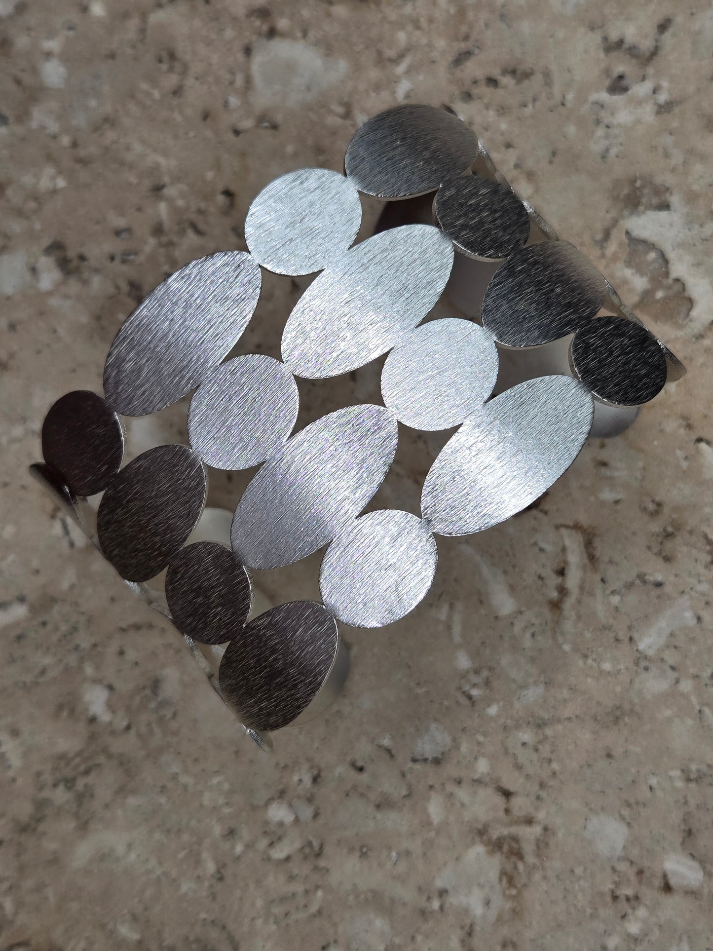 Brazalete óvalos y circulos, color plata o dorado, ajustable