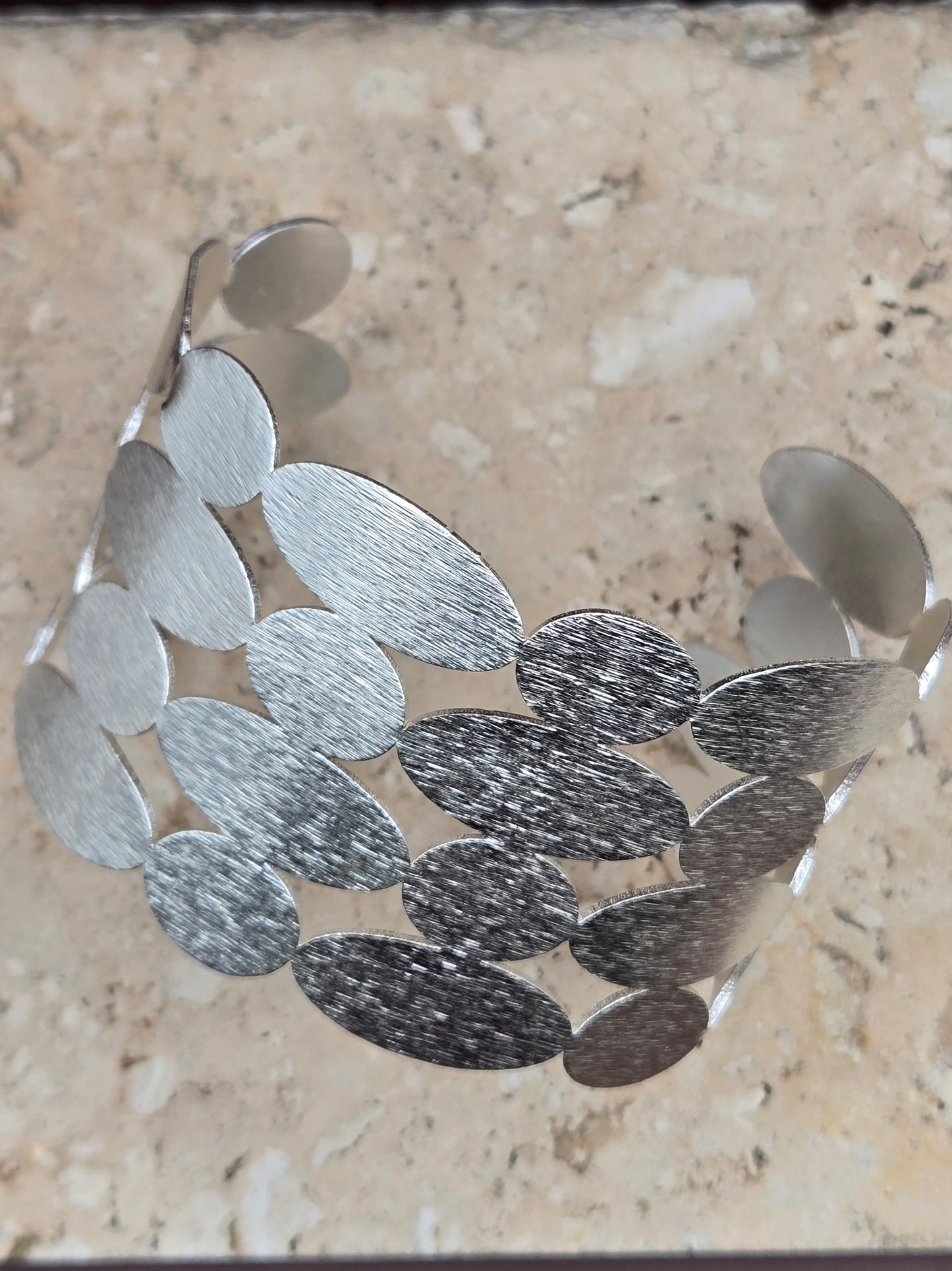 Brazalete óvalos y circulos, color plata o dorado, ajustable