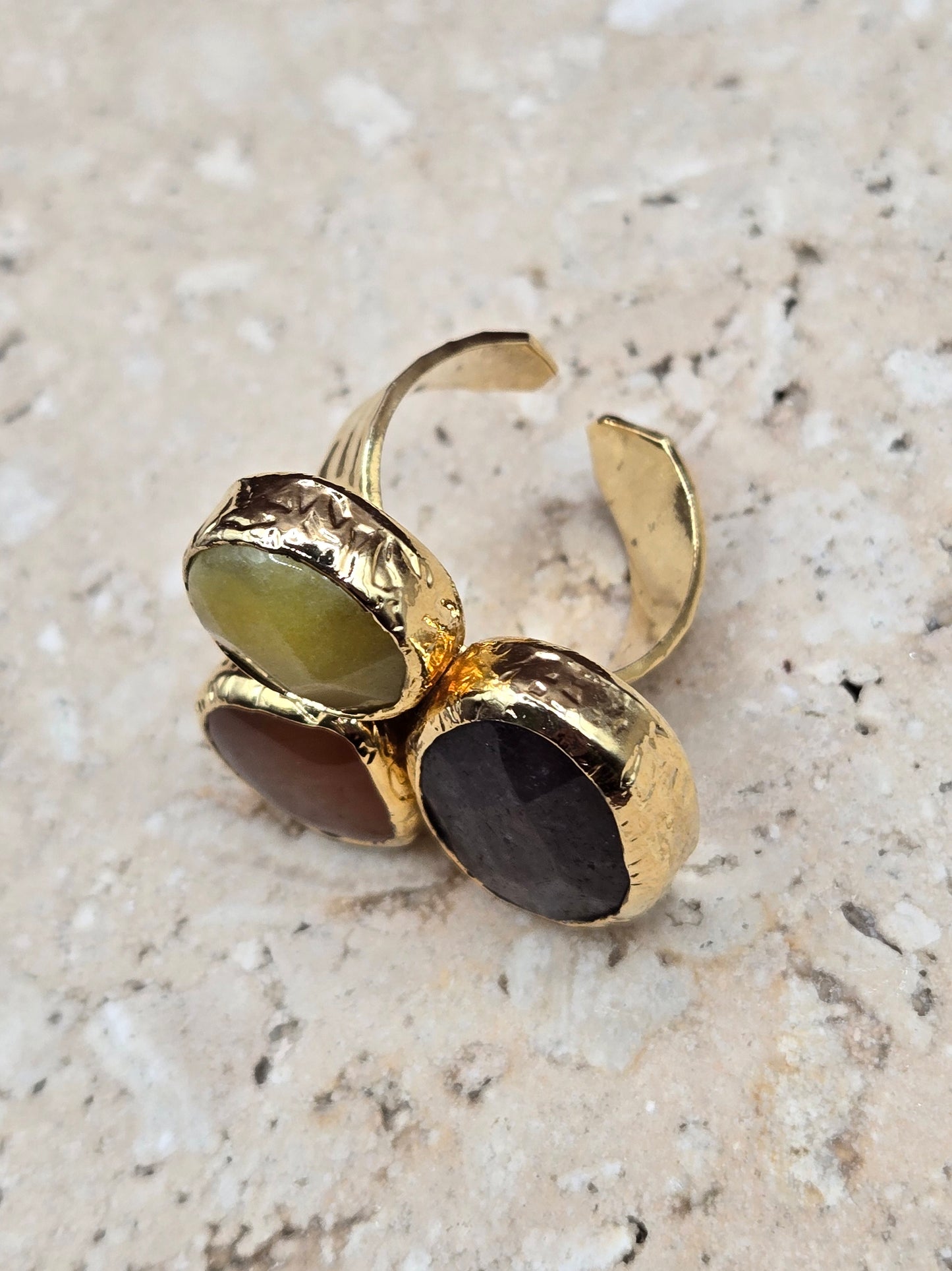 Sortija con piedra agata, color oro mate, ajustable, varios colores