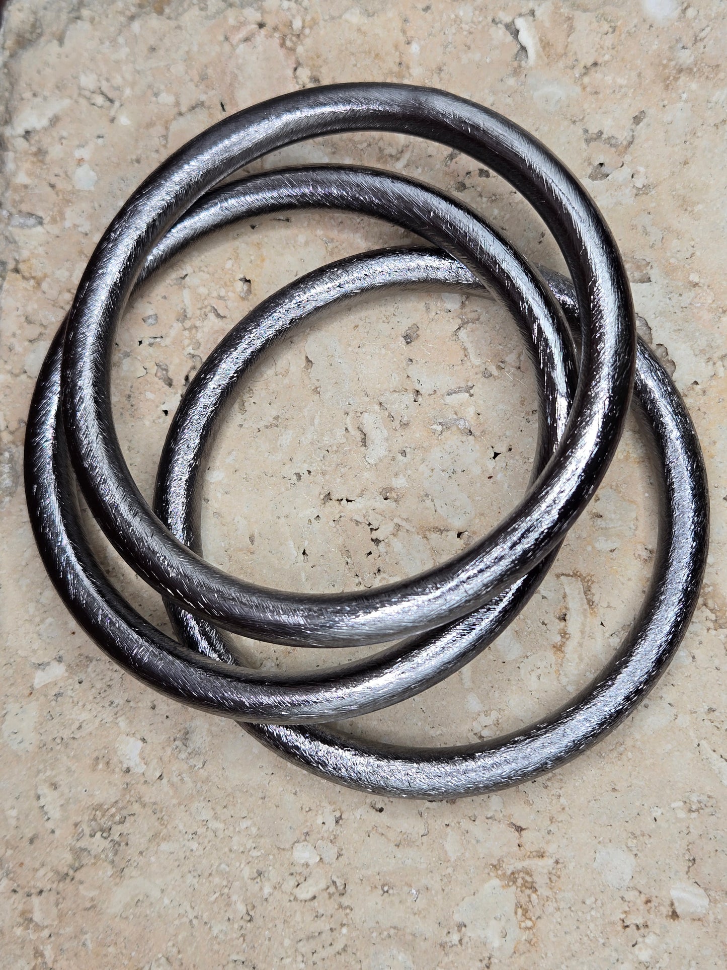 Pulsera sólida, gris o dorada