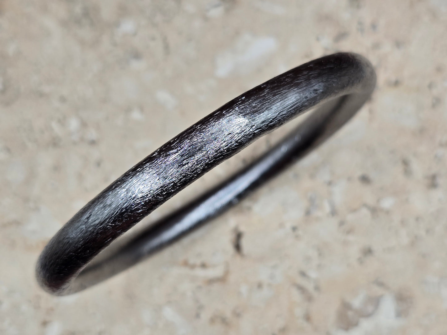 Pulsera sólida, gris o dorada