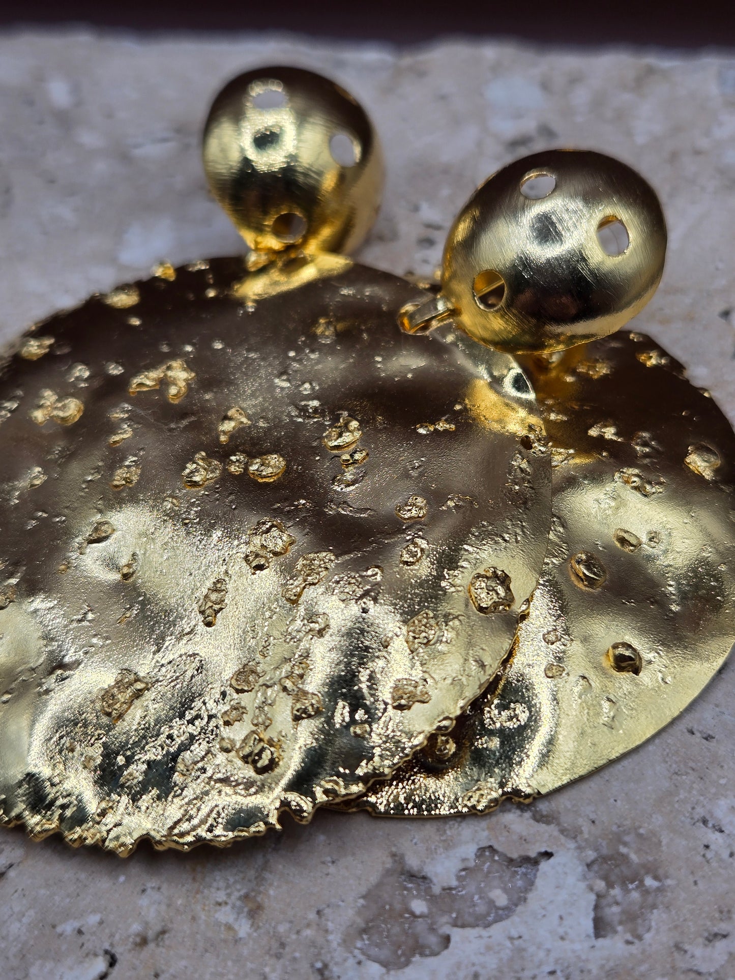 Pantallas luna colgante, color oro
