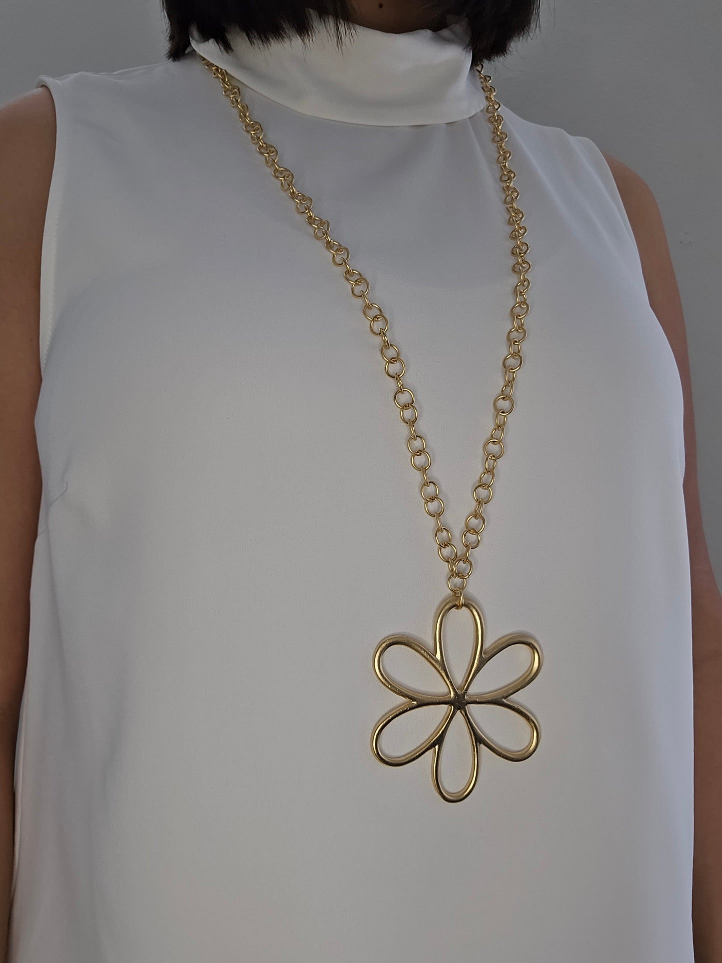 Collar flor colgante, color oro, largo