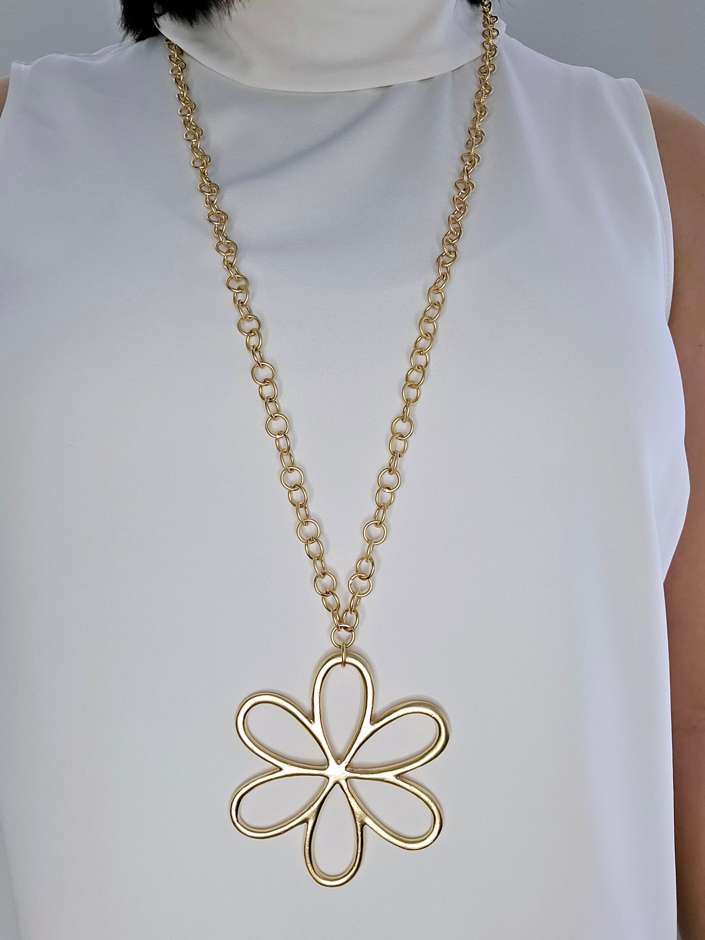 Collar flor colgante, color oro, largo