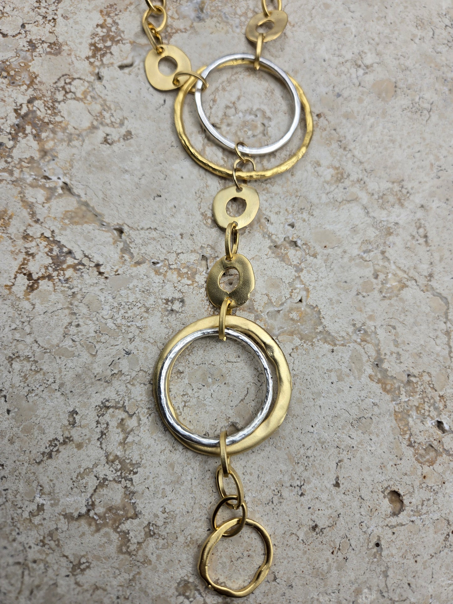 Collar cinco círculos, color oro y plata