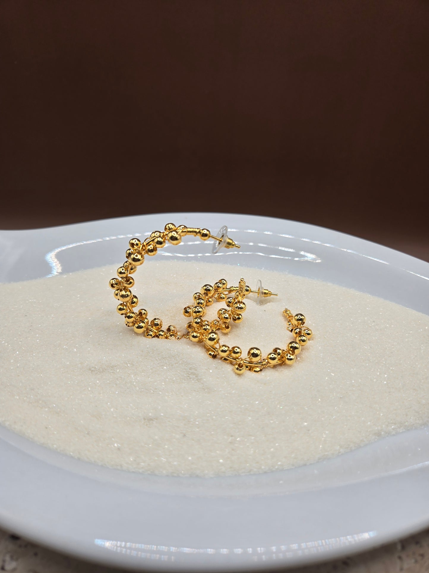 Arete tesoro entretejido, en bronce bañado en oro.