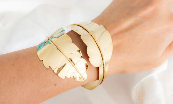 Brazalete doble hoja, color oro