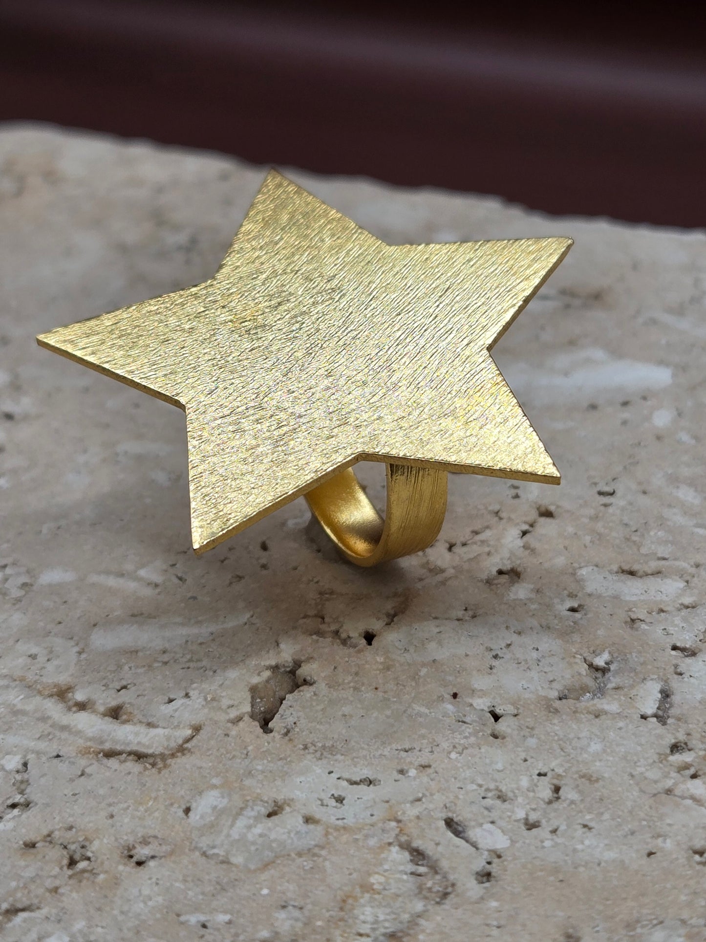 Sortija estrella, color oro mate, ajustable
