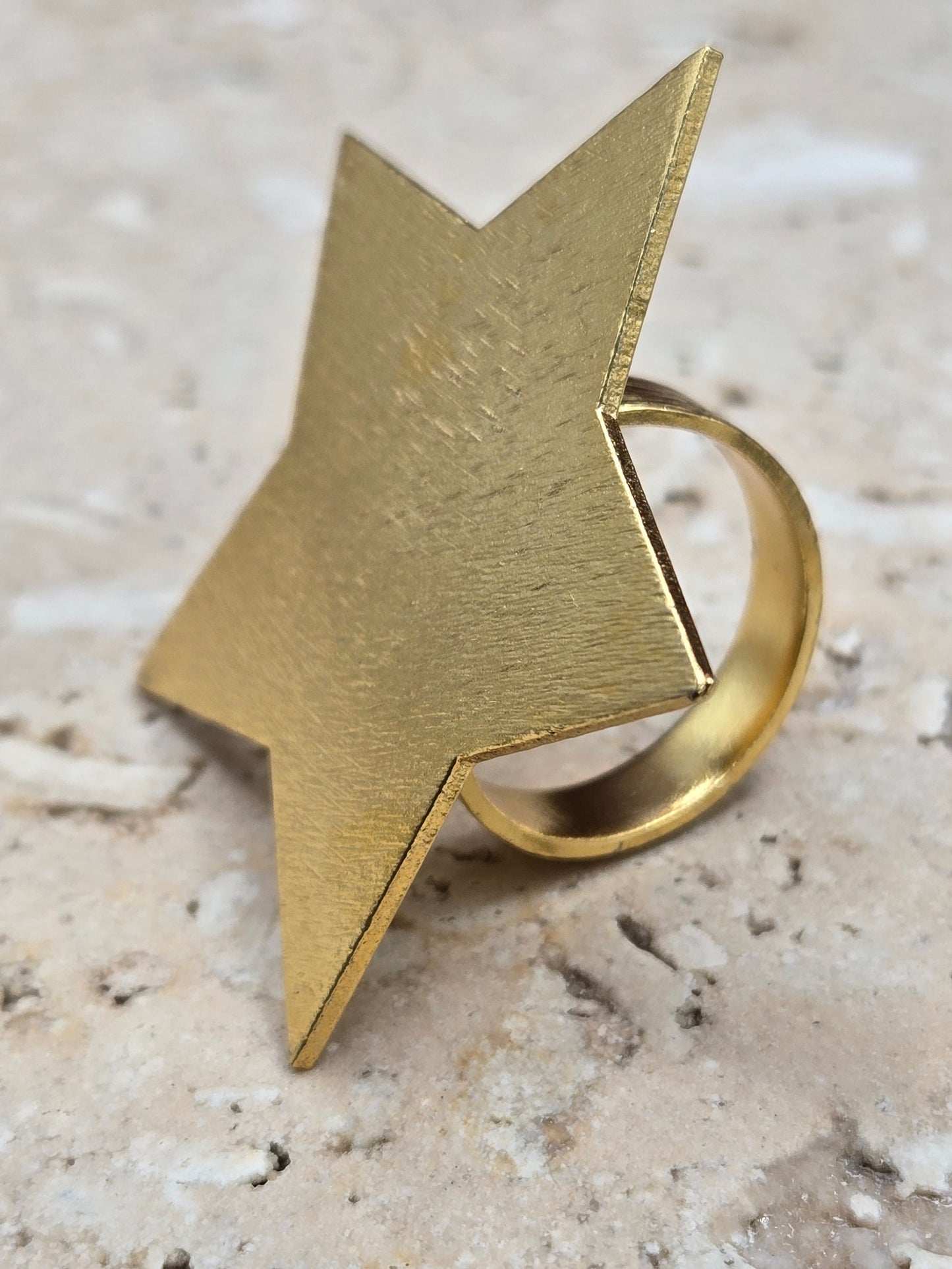 Sortija estrella, color oro mate, ajustable