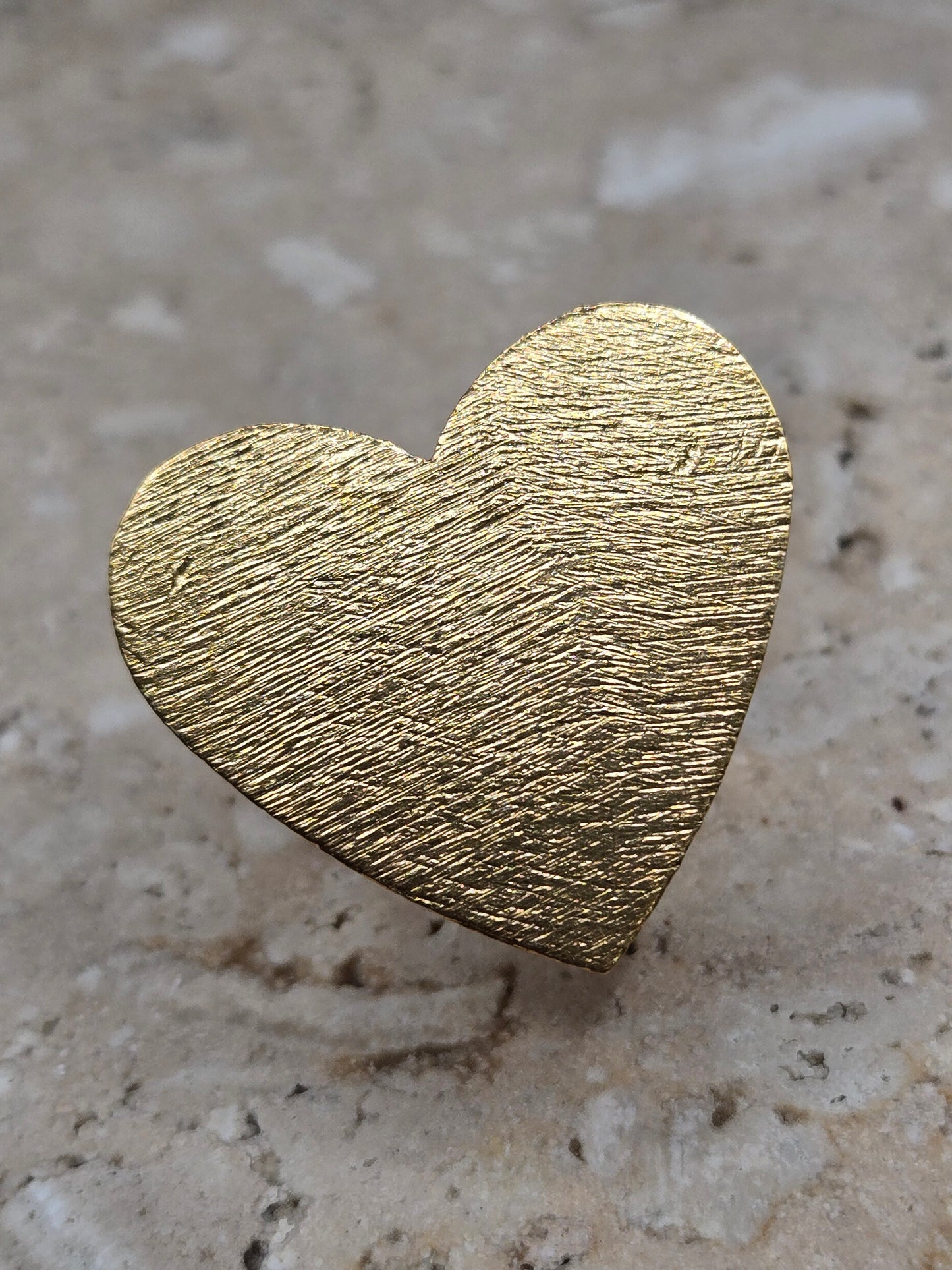 Sortija corazón, color oro mate, ajustable