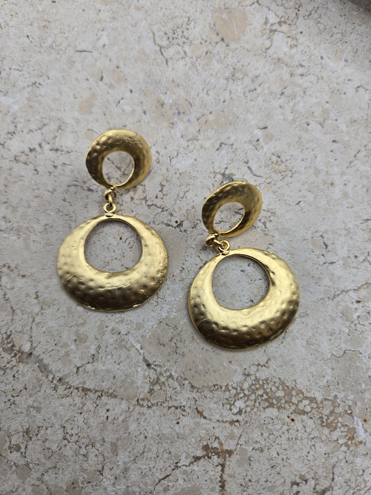 Aretes texturizados, dorado mate
