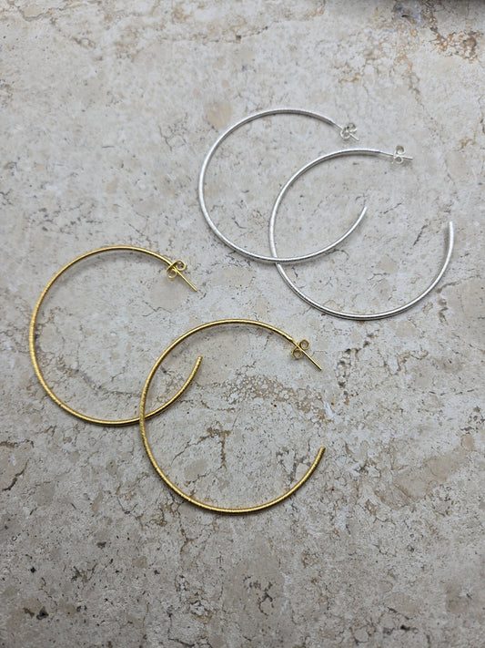 Aretes "Simple Hoop", dorado y plata